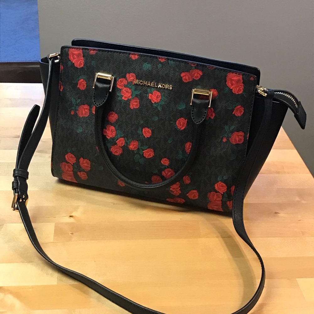 Michael Kors Selma Messenger Bag
